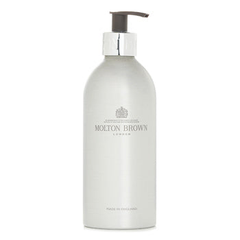 Infinite Bottle Re-Charge Black Pepper Bath and Shower Gel - 400ml