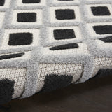7' X 10' Black And White Indoor Outdoor Area Rug
