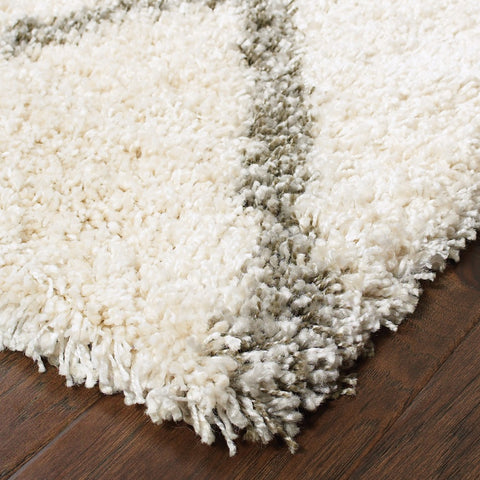 4' X 6' Ivory And Gray Geometric Lattice Area Rug