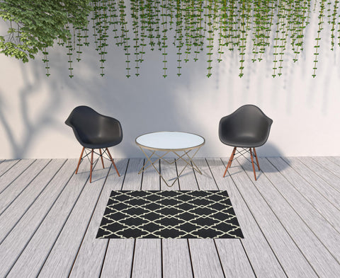 4' X 6' Black And Ivory Indoor Outdoor Area Rug