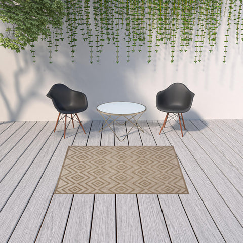 5' X 7' Beige Indoor Outdoor Area Rug