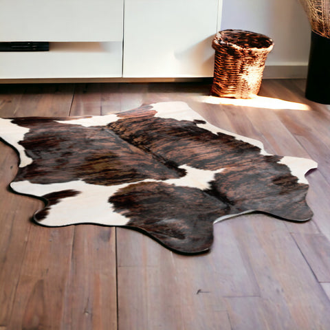 5' X 7' Brown and White Cowhide Hand Knotted Area Rug
