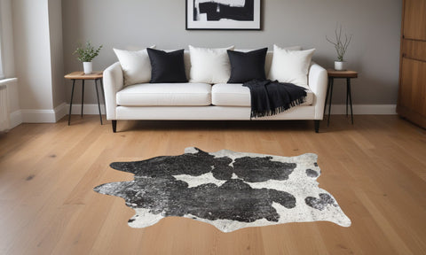 5' X 7' Black and White Cowhide Hand Knotted Area Rug