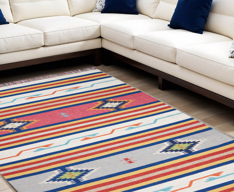 5' X 7' Ivory Southwestern Handmade Area Rug With Fringe