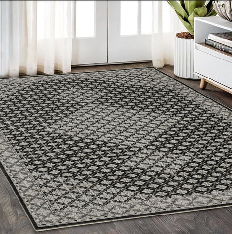 5' X 8' Black And Gray Diamond Area Rug With Fringe