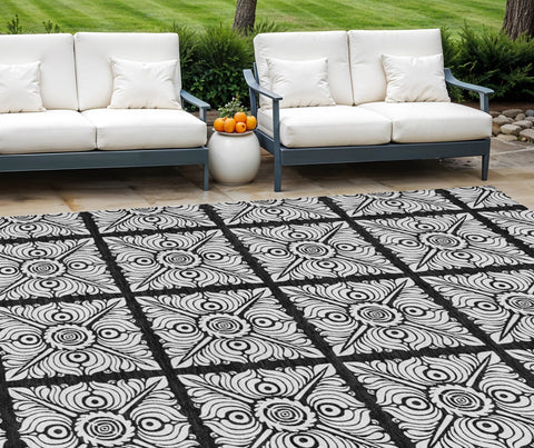 8' X 10' Black Ivory And Gray Medallion Washable Indoor Outdoor Area Rug