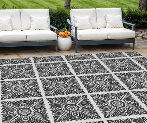 8' X 10' Ivory And Black Medallion Washable Indoor Outdoor Area Rug