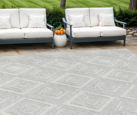 8' X 10' Silver And Ivory Geometric Washable Indoor Outdoor Area Rug